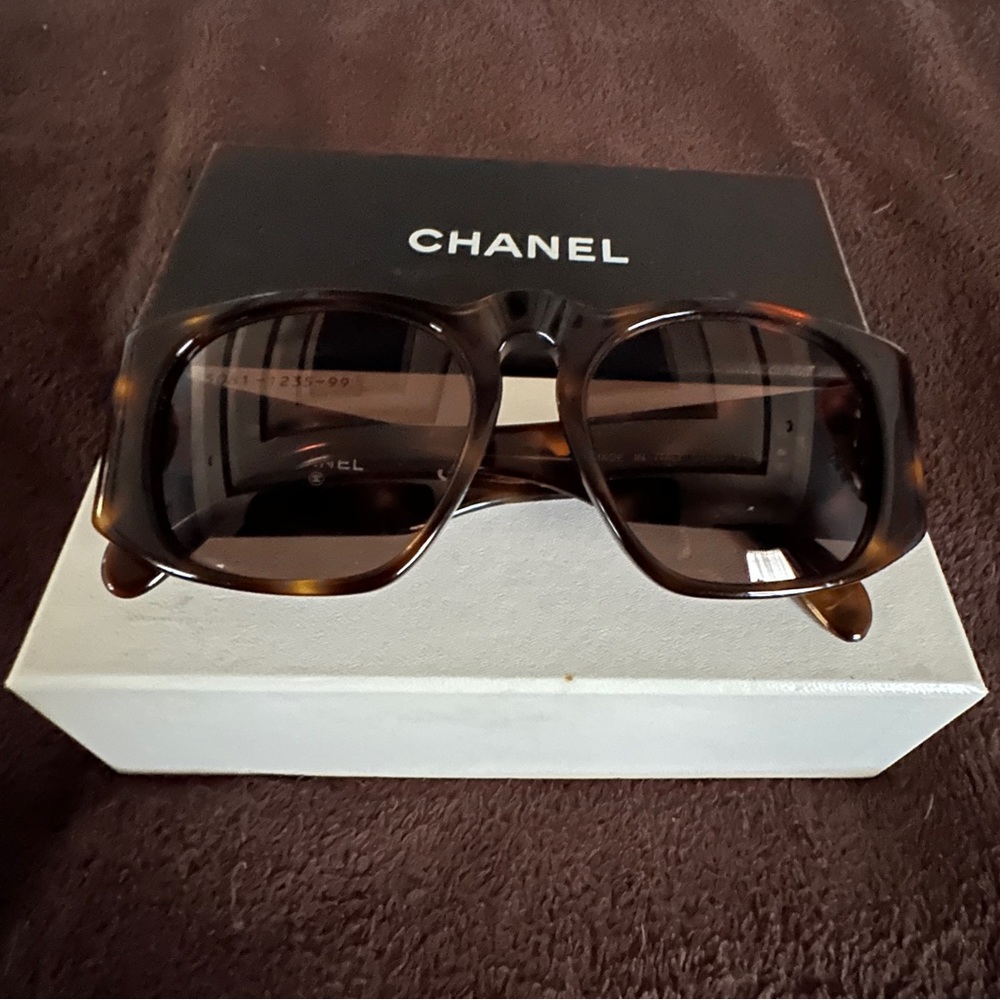 AUTHENTIC CHANEL QUILTED CC TORTOISE SUNGLASSES WITH BOX AND DUST BAG